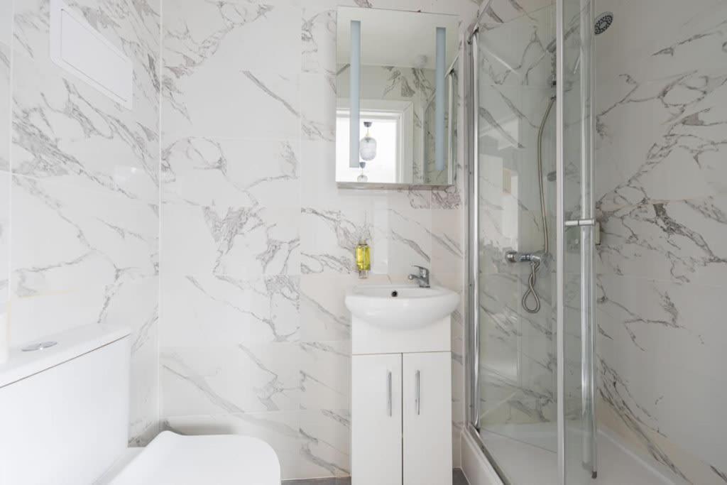 Victorian Beauty With Private Toilet And Shower Near Tube Station London Exterior foto